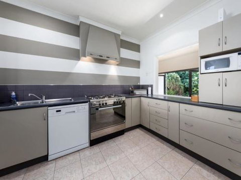 THE BEACH HOUSE Gerroa 4pm Check Out Sundays - Accommodation Cairns 5