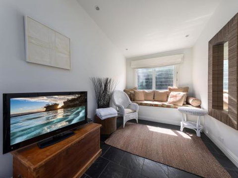 THE BEACH HOUSE Gerroa 4pm Check Out Sundays - Accommodation Cairns 2