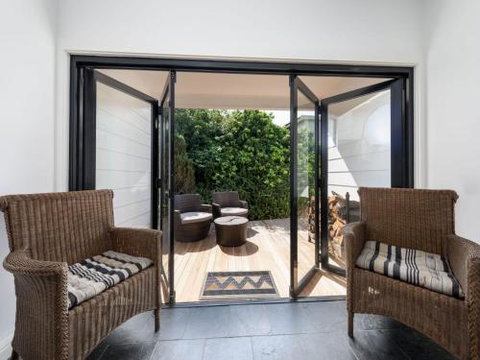 THE BEACH HOUSE Gerroa 4pm Check Out Sundays - Accommodation Cairns 3