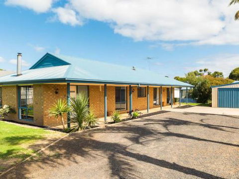 Back Beach Retreat - Accommodation Cairns 5