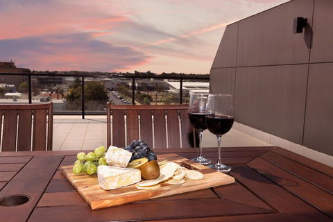 Enjoy Penthouse Living In The CBD - Accommodation Cairns 5