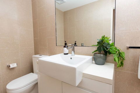 Enjoy Penthouse Living In The CBD - Accommodation Cairns 3