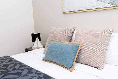 Enjoy Penthouse Living In The CBD - Accommodation Cairns 1