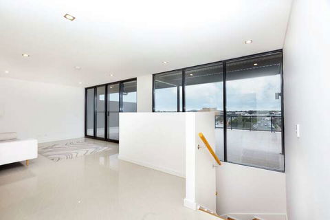 Enjoy Penthouse Living In The CBD - Accommodation Cairns 4