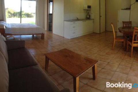 Bombora Self Contained Studio - Accommodation Cairns 3