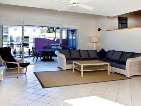 Beachdaze At Hyams 4pm Check Out Sundays - Accommodation Cairns 6