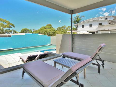 Beachdaze At Hyams 4pm Check Out Sundays - Accommodation Cairns 1