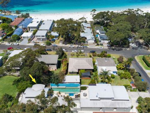 Beachdaze At Hyams 4pm Check Out Sundays - Accommodation Cairns 5