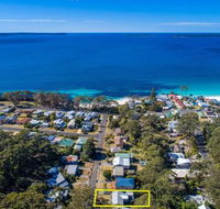 Elaine at Hyams 4pm Check Out Sundays - Accommodation Cairns