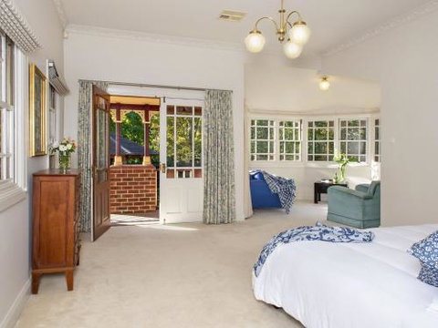 THE ELMS Berry Berry & Surrounds 4pm Check Out Sundays - Accommodation Cairns 3