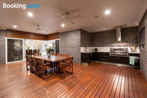 Wentworth Estate 5 Bedroom Luxury Home Sleeps 12 - Accommodation Cairns 5