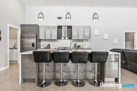 Wentworth Estate 5 Bedroom Luxury Home Sleeps 12 - Accommodation Cairns 2