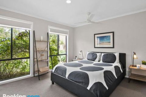 Rye Poolside Escape - Accommodation Cairns 5