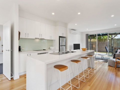 NORMANBY Coastal FREE WIFI & NETFLIX - Accommodation Cairns 2