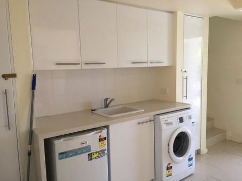The White House Sandy Point - Accommodation Cairns 2