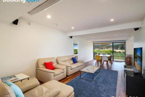 Beachfront Delight 14b Bareena Avenue - Accommodation Cairns 3