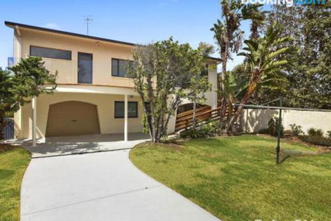 Beachfront Delight 14b Bareena Avenue - Accommodation Cairns 2