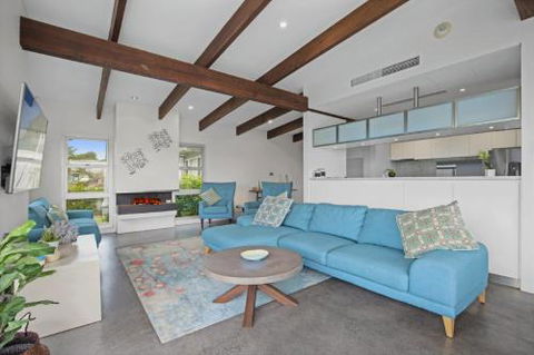 Beachfront Location 28 Mitchell Pde - Accommodation Cairns 4