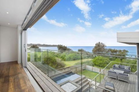 Beachfront Location 28 Mitchell Pde - Accommodation Cairns 6