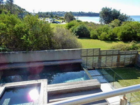 Beachfront Location 28 Mitchell Pde - Accommodation Cairns 3
