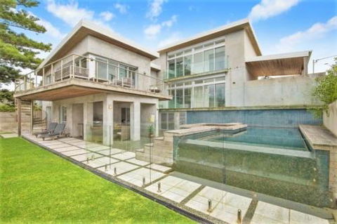 Beachfront Location 28 Mitchell Pde - Accommodation Cairns 0
