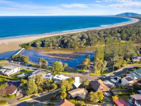 BOMBORA Gerroa 4pm Check Out Sundays - Accommodation Cairns 0