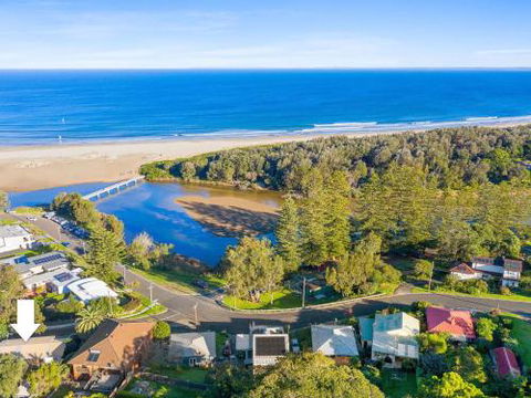 BOMBORA Gerroa 4pm Check Out Sundays - Accommodation Cairns 1
