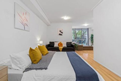 A Bright & Stylish Studio Next To Darling Harbour - Accommodation Cairns 1