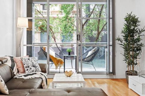 A Bright & Stylish Studio Next To Darling Harbour - Accommodation Cairns 0