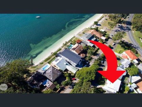 Blue Waters 7 Cook St. Pet Friendly & Water Views - Accommodation Cairns 2