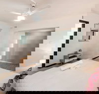 Convenient 1BR Apartment Close to Foreshore  Cbd - Accommodation Cairns