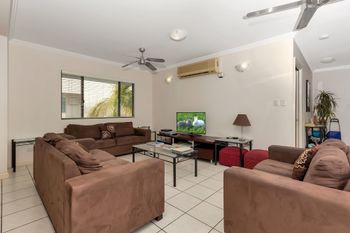 Oceansprey Beachfront Apartments - Accommodation Cairns 4