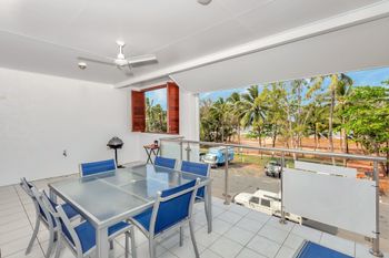 Oceansprey Beachfront Apartments - Accommodation Cairns 5