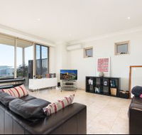 Stylish 2 Bdr Overlooking Parsley Bay H379