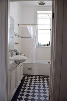 Expansive French Style Apartment H343 - Accommodation Cairns 4