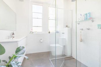 Bright Harbour Side 1 Bedroom Apartment - Accommodation Cairns 2