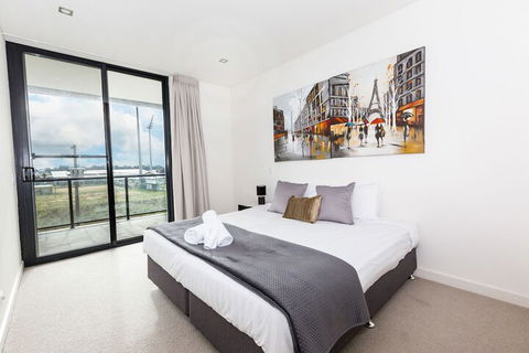 Trendy Self Contained City Apartment - Accommodation Cairns 6