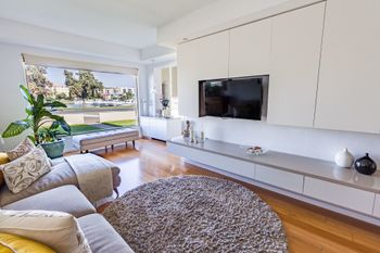 Serene Marinafront 3BR Retreat - Accommodation Cairns 0