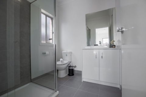 Big Family Fun@ 4 Bedrooms House In Point Cook - Accommodation Cairns 4