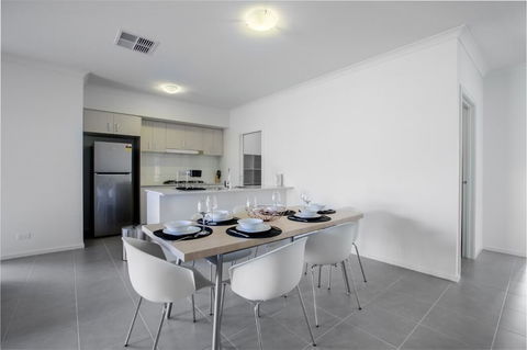 Big Family Fun@ 4 Bedrooms House In Point Cook - Accommodation Cairns 2
