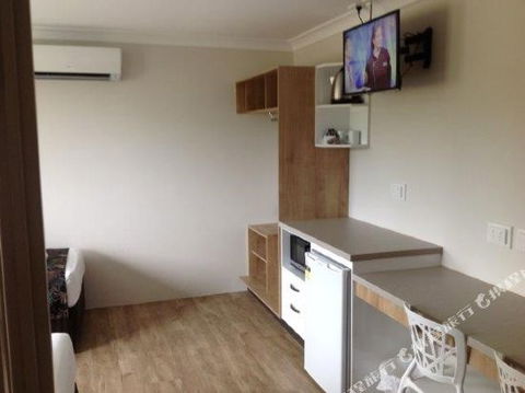 BEST WESTERN CASTLE LODGE MOTEL - Accommodation Cairns 0