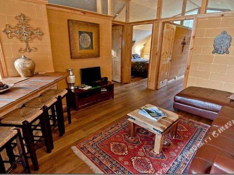 Bruny Island Accommodation 43 Degrees Beachside Studio Spa Apartments (1) - Accommodation Cairns 2