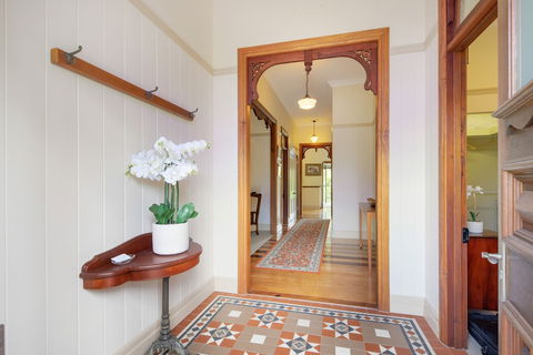 The Guesthouse - Accommodation Cairns 2