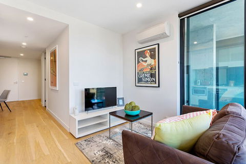 BRUNSWICK Stylish Space With Parking + Netflix - Accommodation Cairns 1