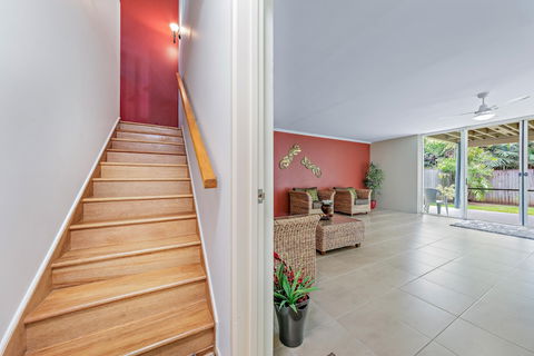 Bay Breezes - Cannonvale - Accommodation Cairns 2
