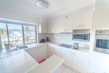 1 Bedroom Gold Coast Beachside Apt W AC + Parking - Accommodation Cairns 4