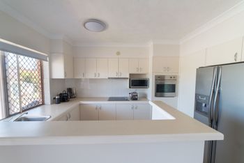 1 Bedroom Gold Coast Beachside Apt W AC + Parking - Accommodation Cairns 1
