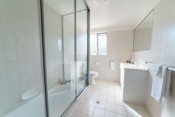 1 Bedroom Gold Coast Beachside Apt W AC + Parking - Accommodation Cairns 5