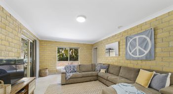 BEACHSIDE HIDEAWAY BONNY HILLS - Accommodation Cairns 5