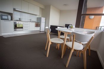 Watt Street 1 BR Apartment W Ocean Views - Accommodation Cairns 6